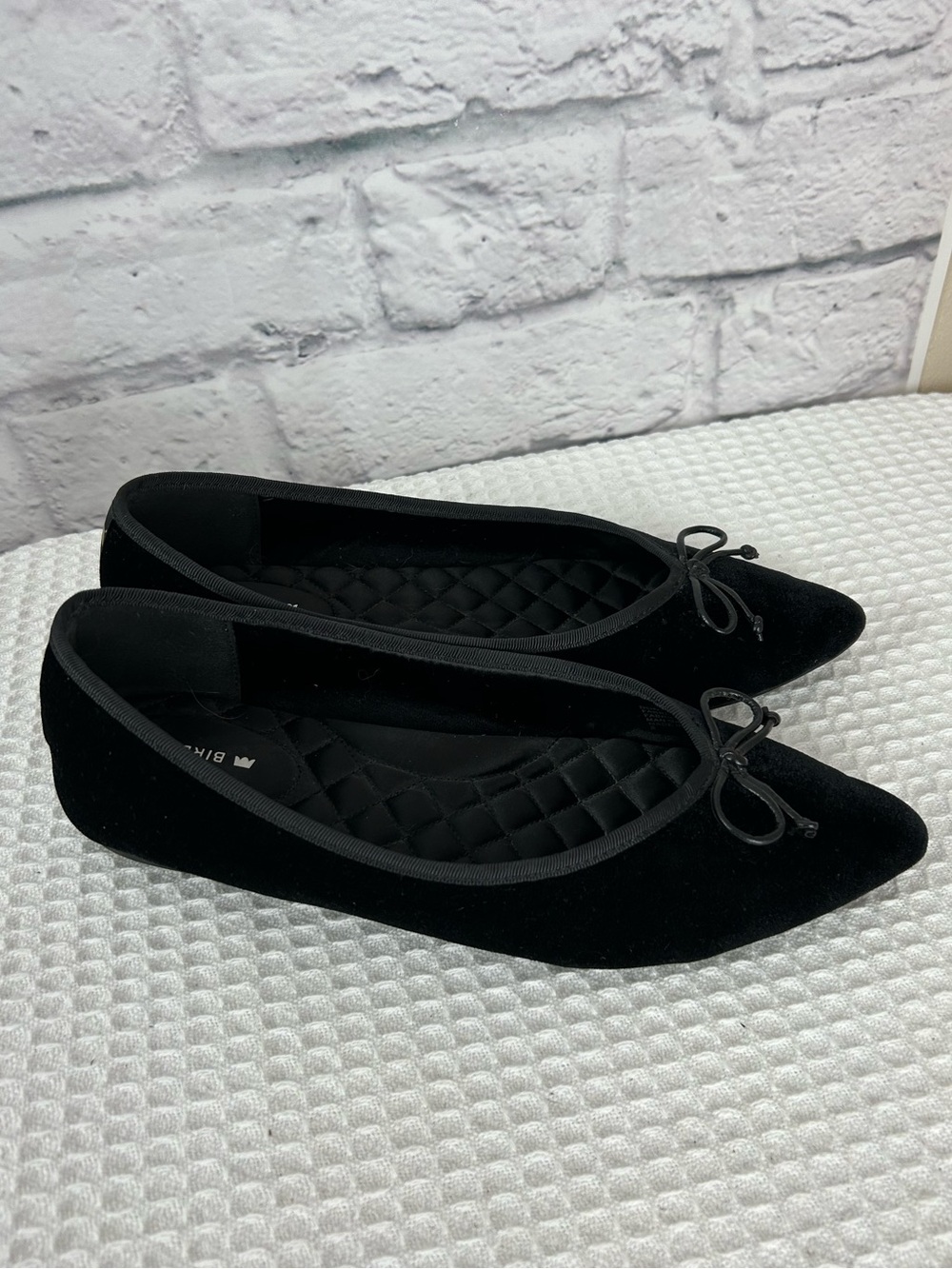 Birdies Black Velvet Pointed Toe Ballet Flats Bow Women’s Size 8